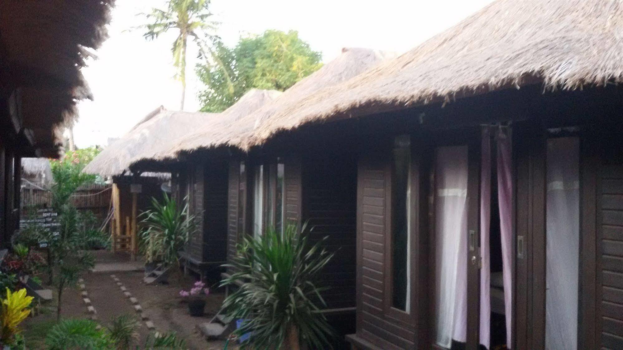 Mosaix Gili Bungalows Джили Трауанган Екстериор снимка
