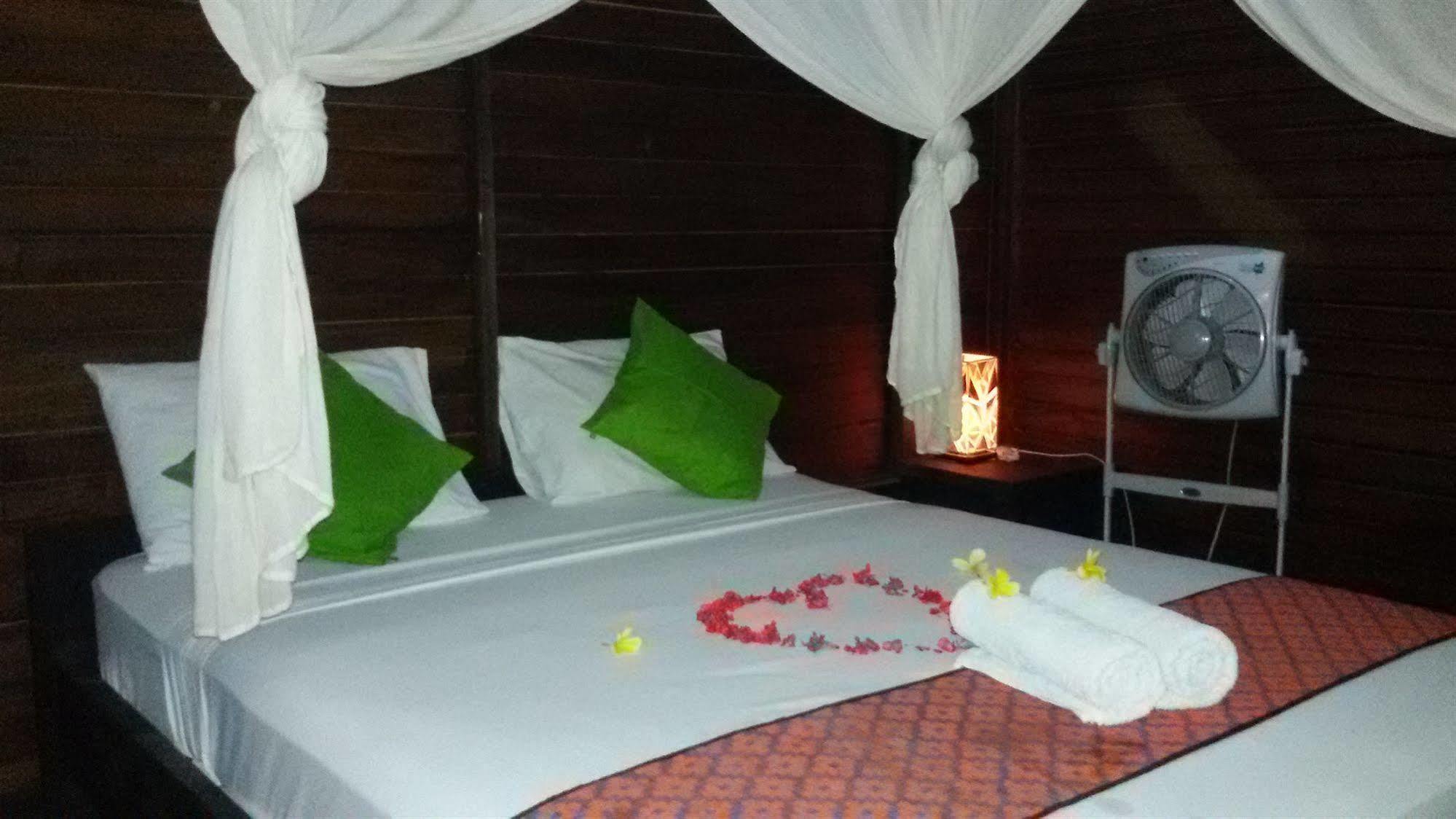 Mosaix Gili Bungalows Джили Трауанган Екстериор снимка