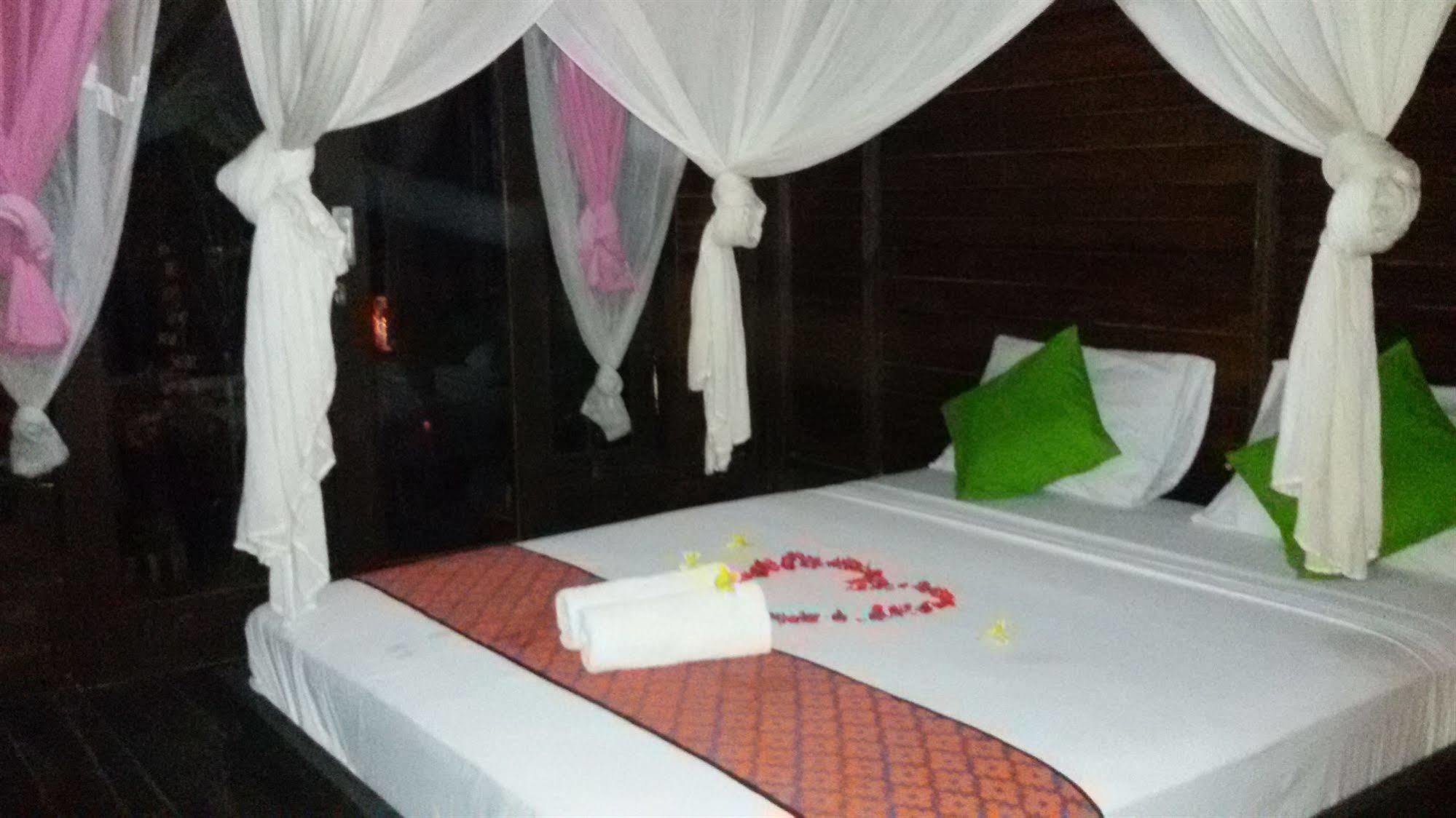 Mosaix Gili Bungalows Джили Трауанган Екстериор снимка