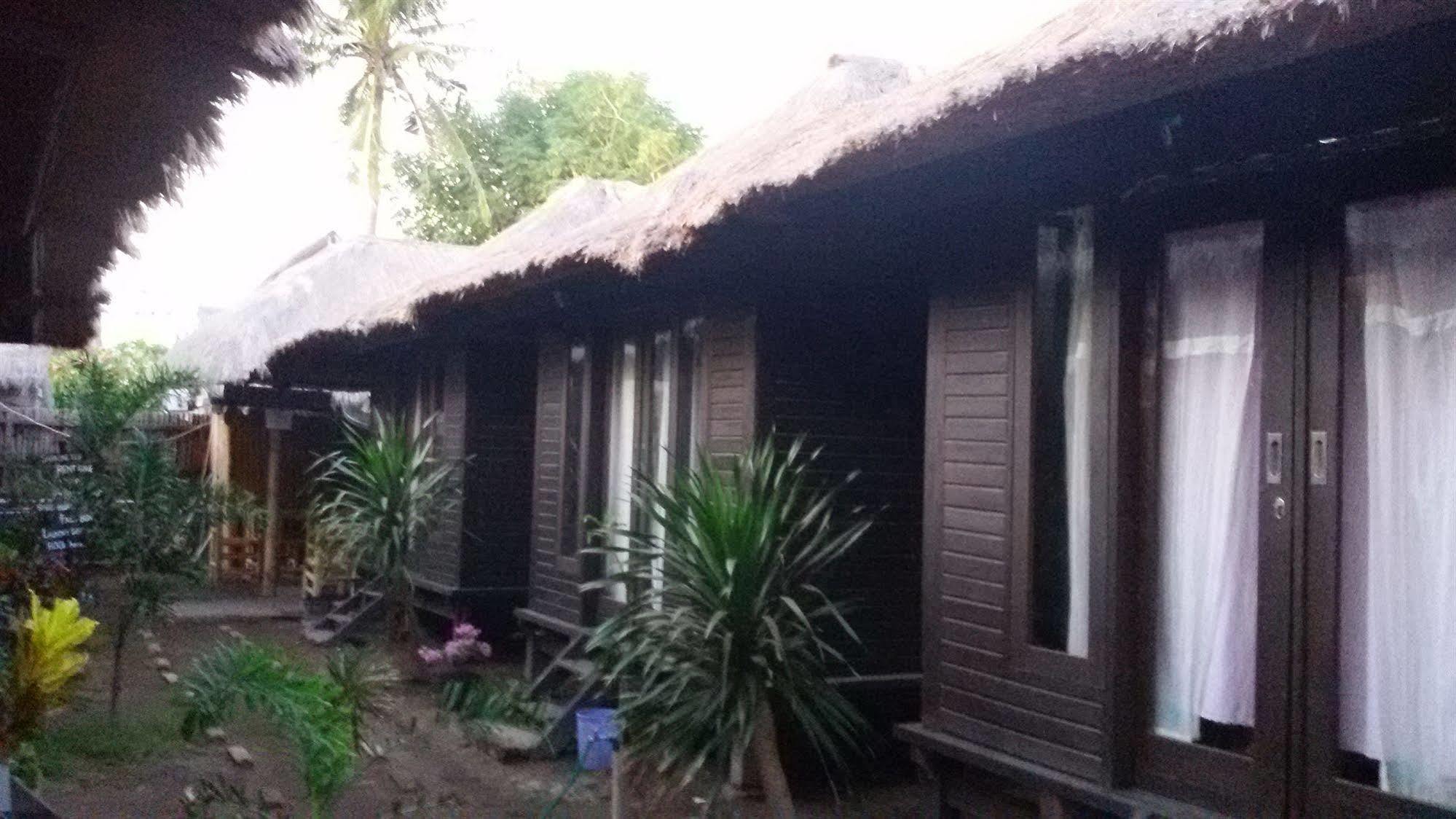 Mosaix Gili Bungalows Джили Трауанган Екстериор снимка