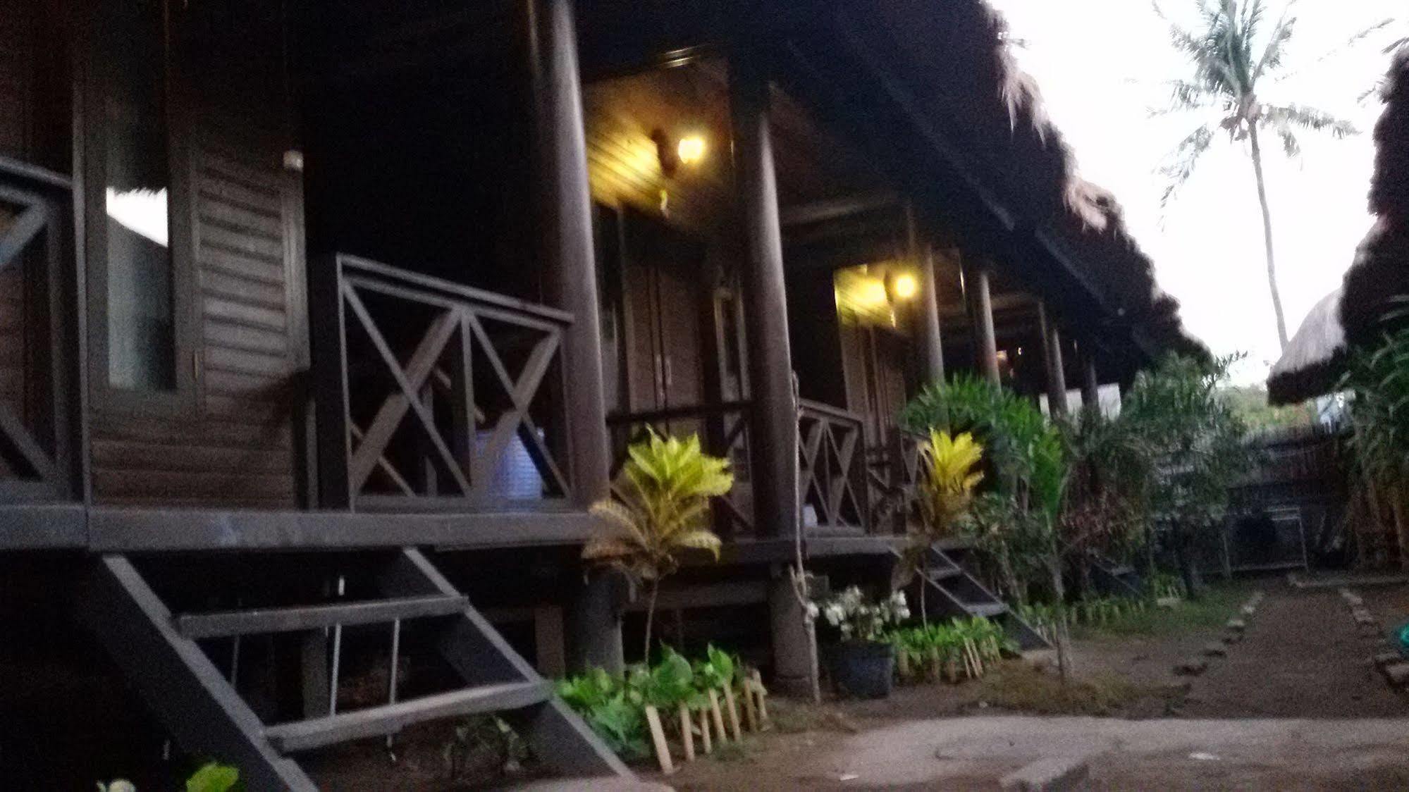 Mosaix Gili Bungalows Джили Трауанган Екстериор снимка